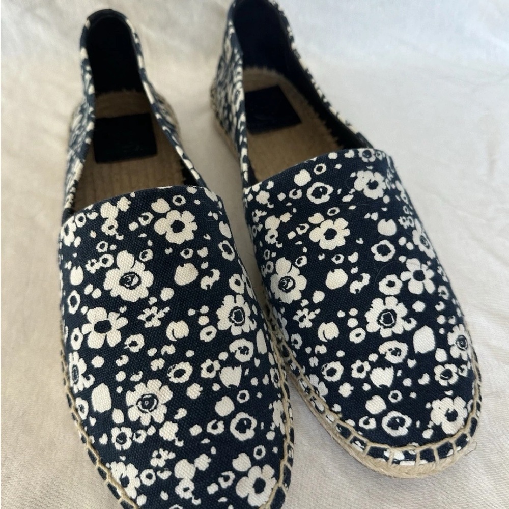 Tory Burch Canvas Navy with white Floral print back logo Espadrilles size 10 - Picture 15 of 15